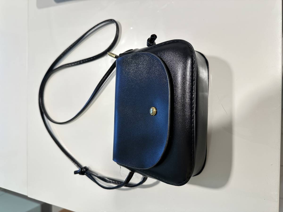 黑色側背小包（9成新）